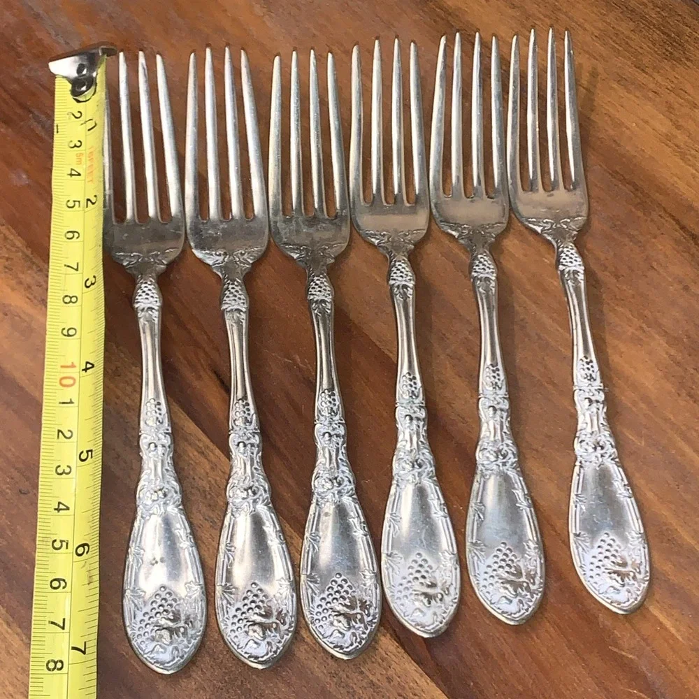 1881 Rogers A1 1908 La Vigne Grape Pattern Silver Plate 6 Dinner Forks 7 3/8